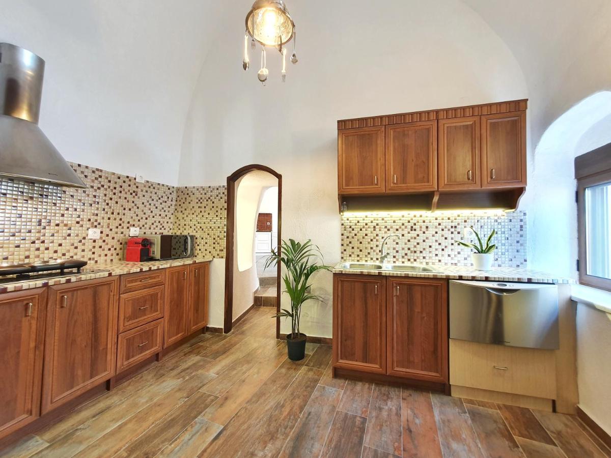 Navita Cave Houses Фира Екстериор снимка